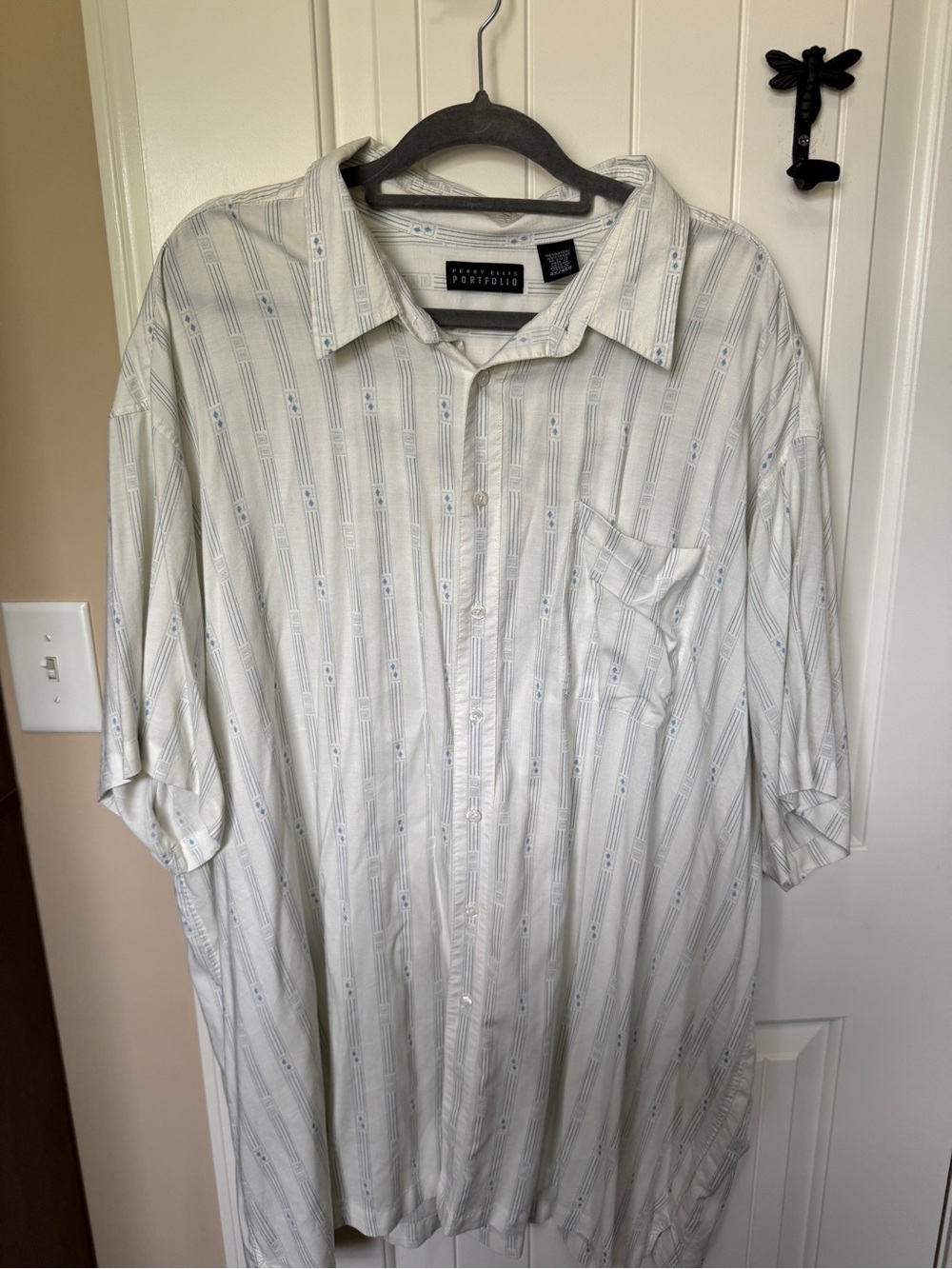 Perry Ellis Men’s Light Gray Short-Sleeve Button-Down Shirt